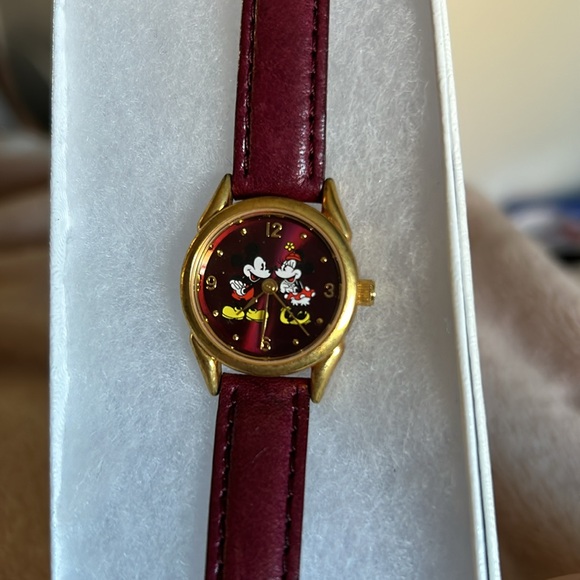 NWOT Disney Watch - Picture 2 of 7
